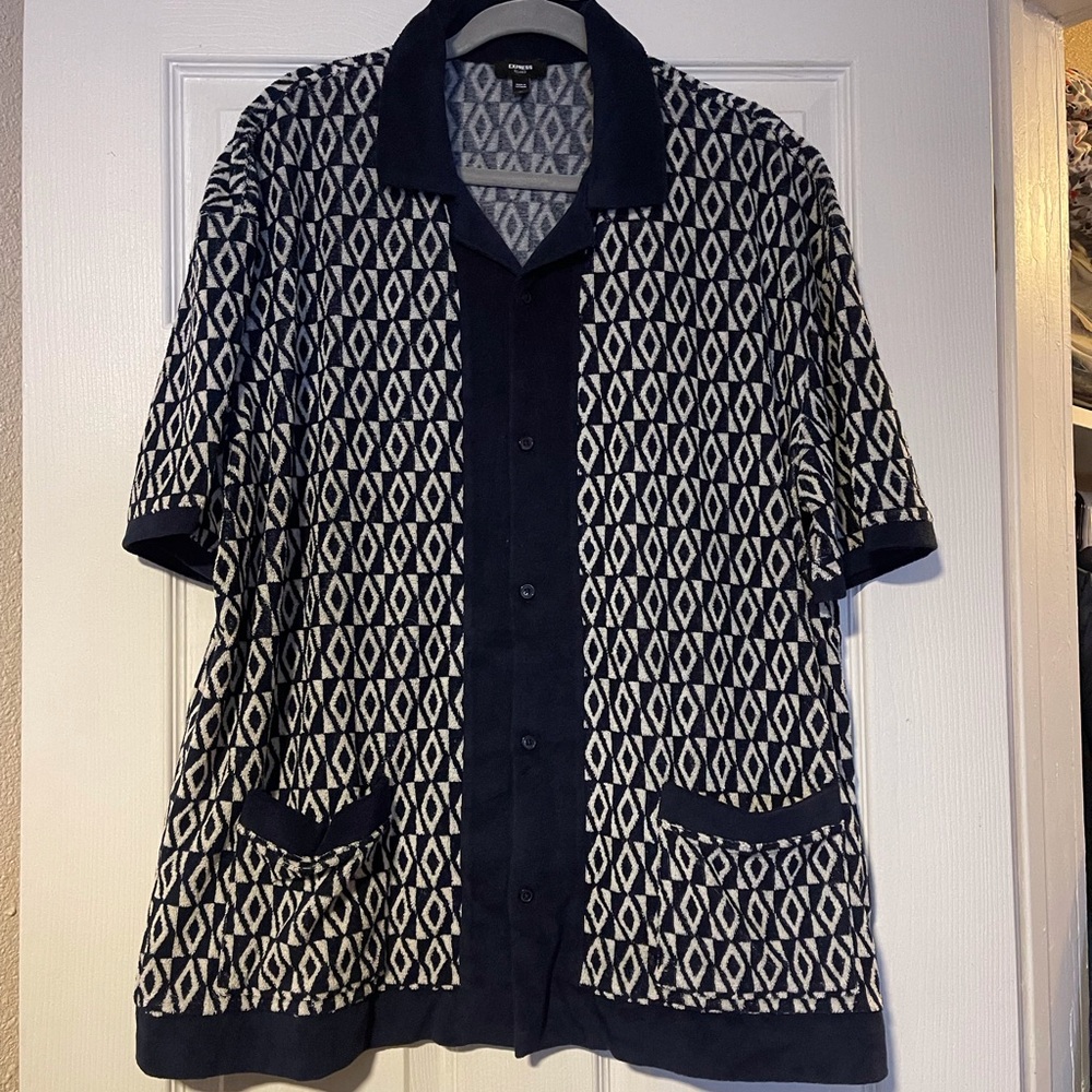 Men’s express relaxed bottom down shirt